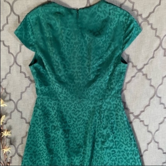 🎀NWT🎀Ted Baker Chic & Sleek Green Subtle Animal Print Midi Dress - Picture 12 of 16